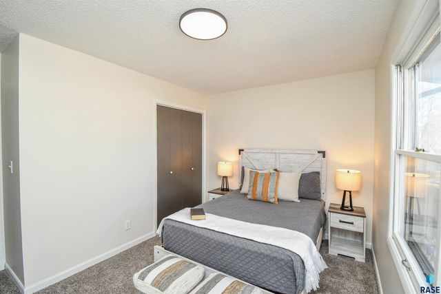 2109 E 1st St Street, Sioux Falls, SD 57103