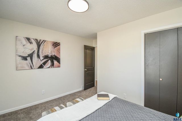 2109 E 1st St Street, Sioux Falls, SD 57103