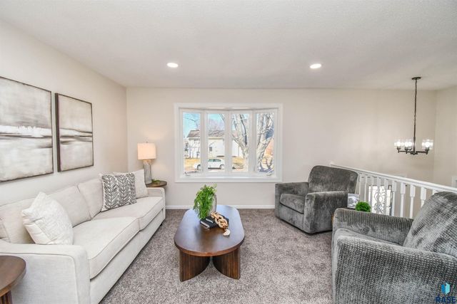 2109 E 1st St Street, Sioux Falls, SD 57103