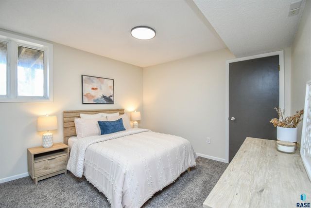 2109 E 1st St Street, Sioux Falls, SD 57103