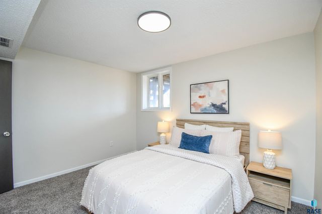 2109 E 1st St Street, Sioux Falls, SD 57103