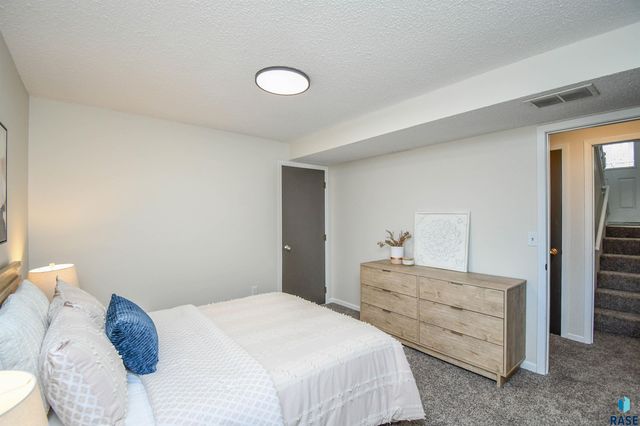 2109 E 1st St Street, Sioux Falls, SD 57103