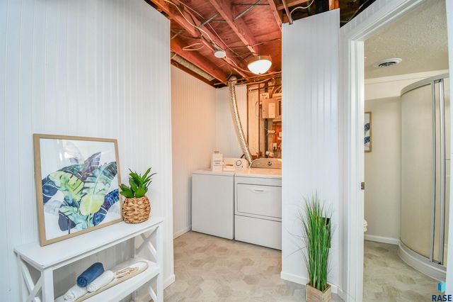 2109 E 1st St Street, Sioux Falls, SD 57103