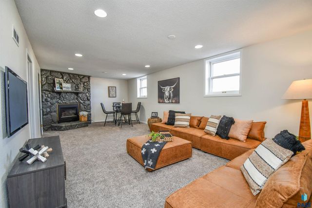 2109 E 1st St Street, Sioux Falls, SD 57103