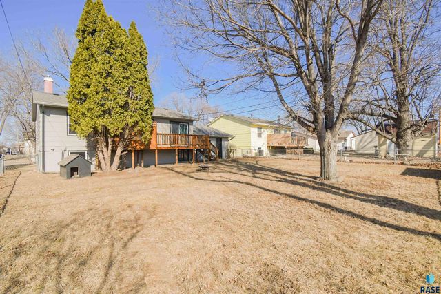 2109 E 1st St Street, Sioux Falls, SD 57103