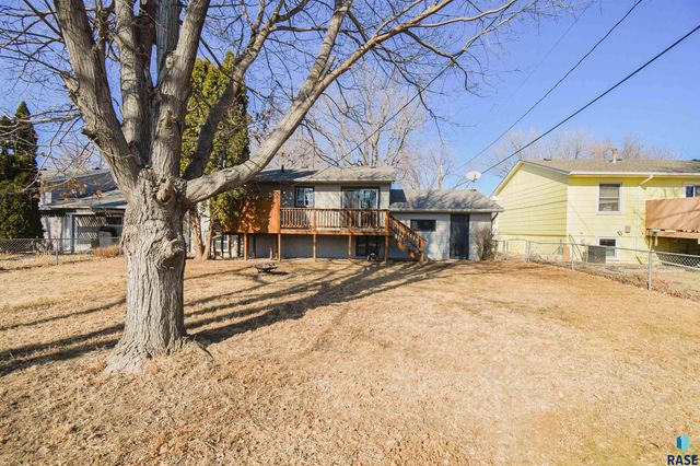 2109 E 1st St Street, Sioux Falls, SD 57103