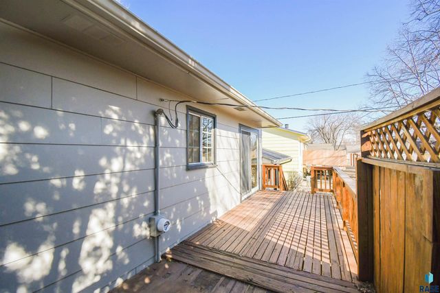 2109 E 1st St Street, Sioux Falls, SD 57103