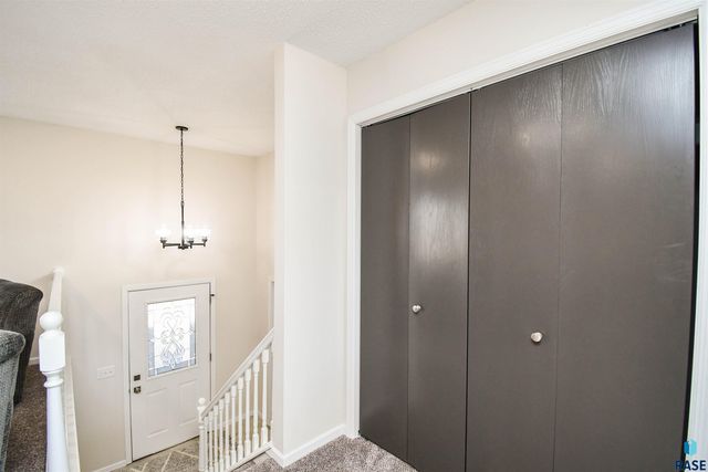 2109 E 1st St Street, Sioux Falls, SD 57103