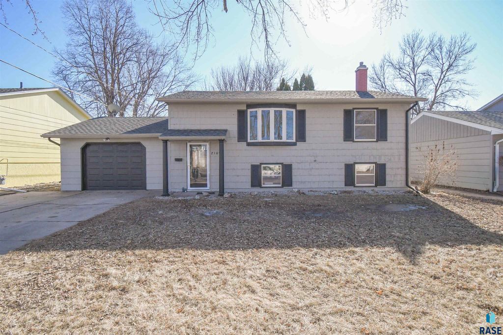 2109 E 1st St Street, Sioux Falls, SD 57103