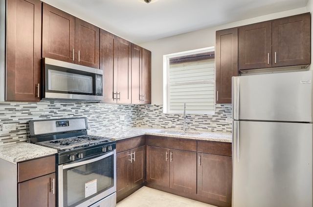 7302 S Kenwood Avenue 2, Chicago, IL 60619