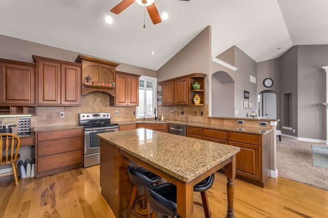 542 S Fawnwood CT, Wichita, KS 67235