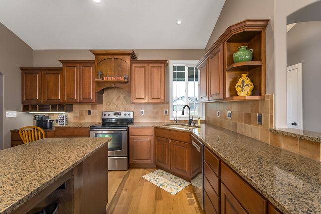 542 S Fawnwood CT, Wichita, KS 67235