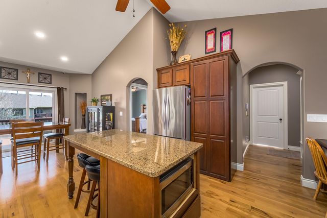 542 S Fawnwood CT, Wichita, KS 67235