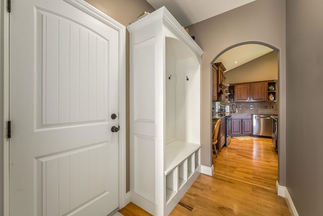 542 S Fawnwood CT, Wichita, KS 67235