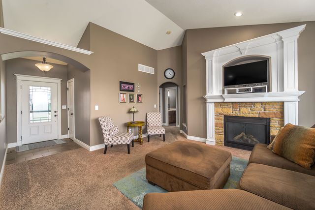 542 S Fawnwood CT, Wichita, KS 67235