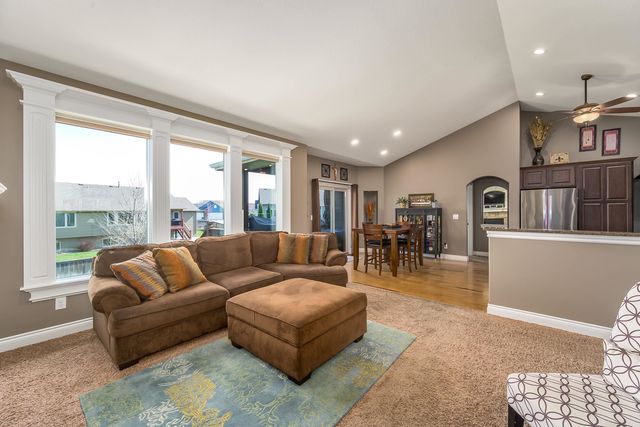 542 S Fawnwood CT, Wichita, KS 67235