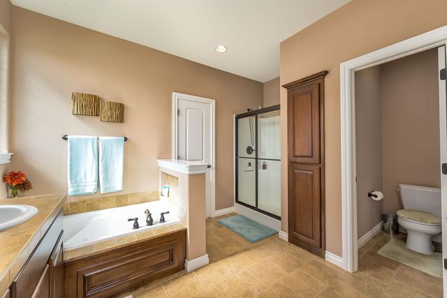 542 S Fawnwood CT, Wichita, KS 67235