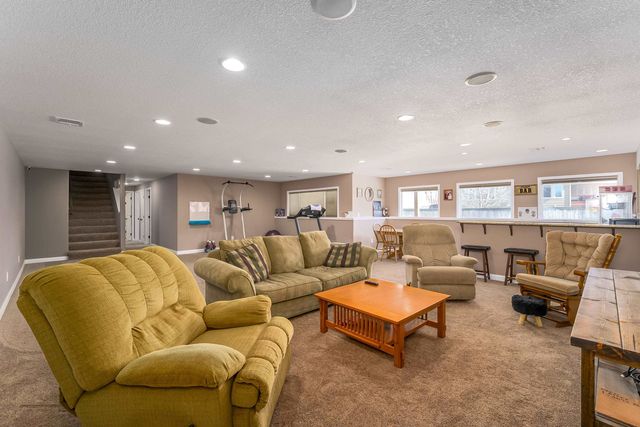 542 S Fawnwood CT, Wichita, KS 67235