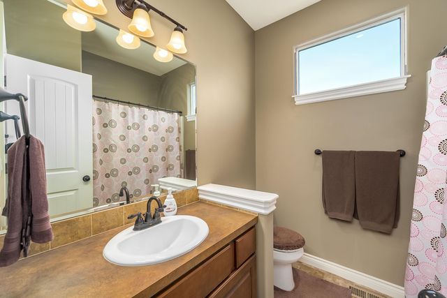 542 S Fawnwood CT, Wichita, KS 67235