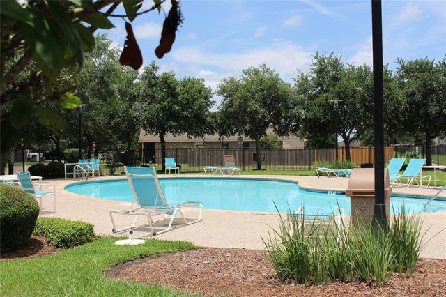 1904 Vineyard Bend Court, Pearland, TX 77581