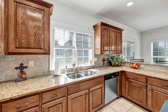 914 BEAVER CREEK RD, Brighton, TN 38011