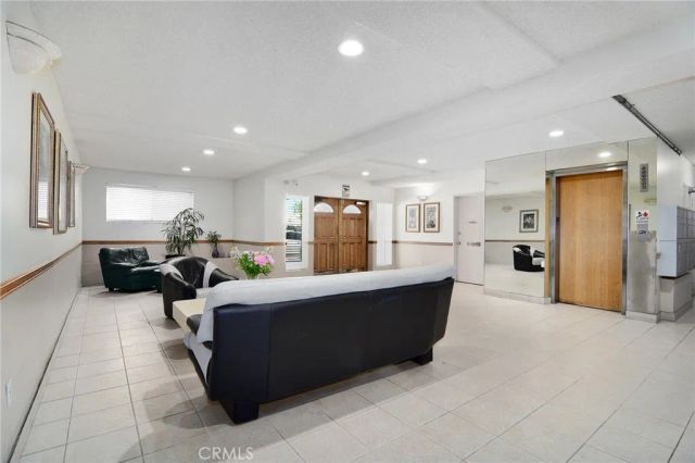 5400 Lindley Avenue 101, Encino, CA 91316