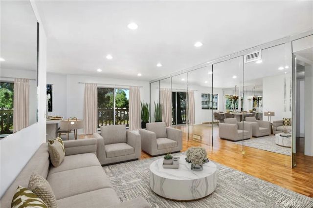 5400 Lindley Avenue 101, Encino, CA 91316
