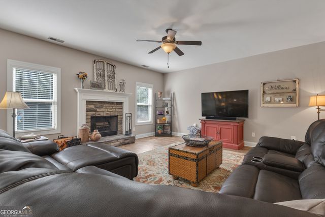 360 Walden Pond Way, Senoia, GA 30276