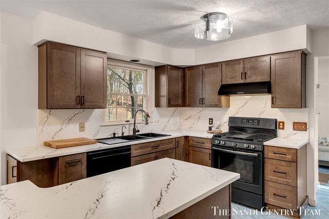 309 Stickney Ridge Road, Grand Haven, MI 49417