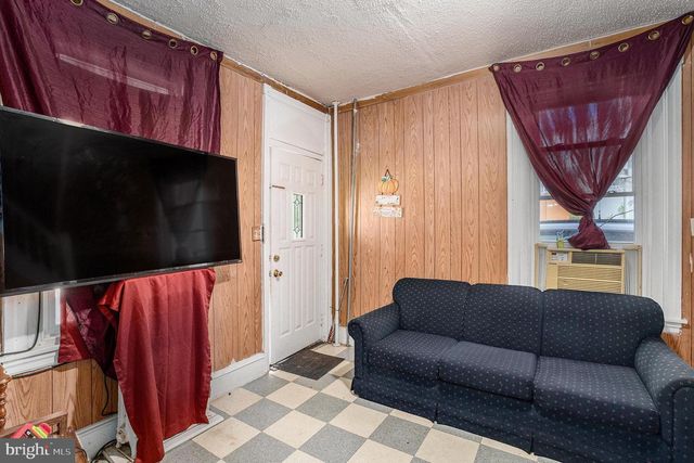 16 W SPRUCE ST, Norristown, PA 19401