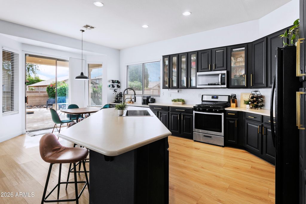 Image 4 of property listing at 20515 N 80TH Lane, Peoria, AZ 85382