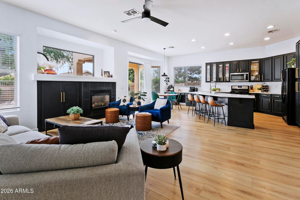 Image 5 of property listing at 20515 N 80TH Lane, Peoria, AZ 85382