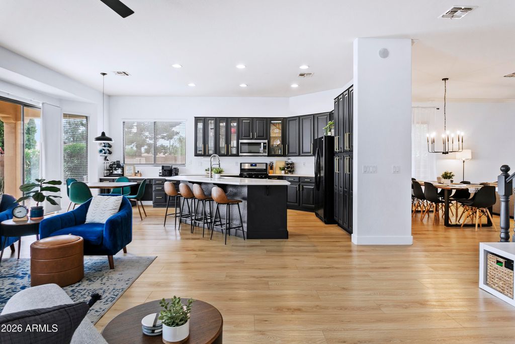 Image 7 of property listing at 20515 N 80TH Lane, Peoria, AZ 85382