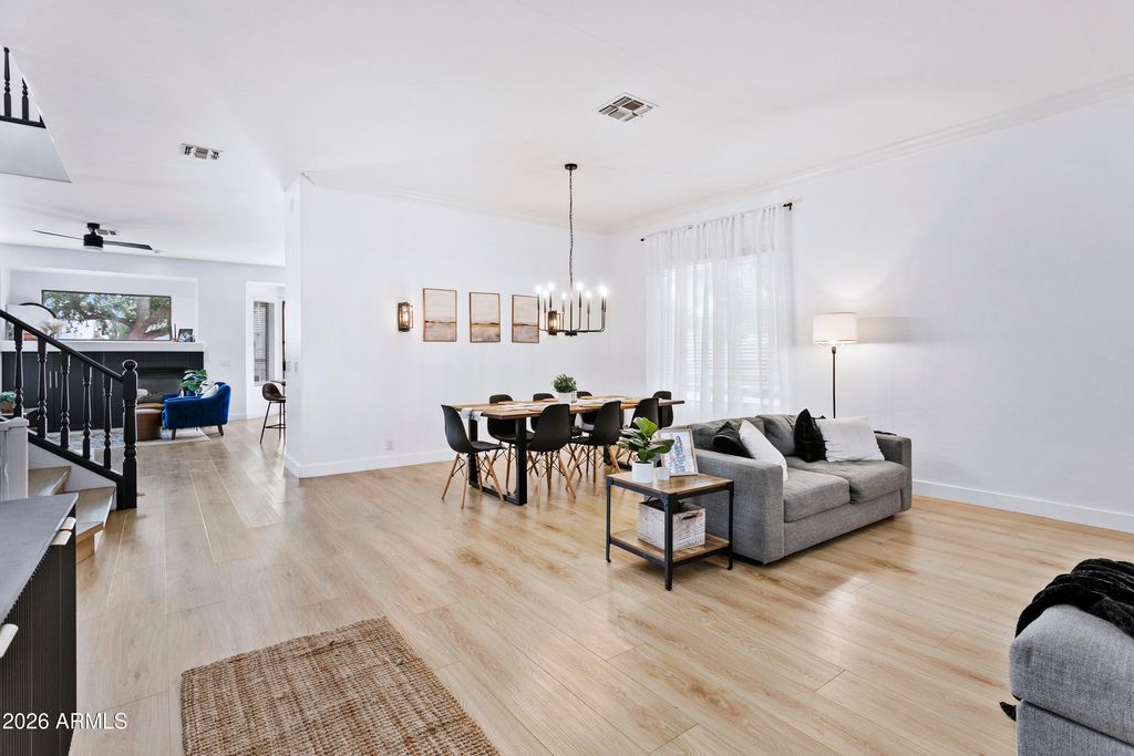 Image 8 of property listing at 20515 N 80TH Lane, Peoria, AZ 85382