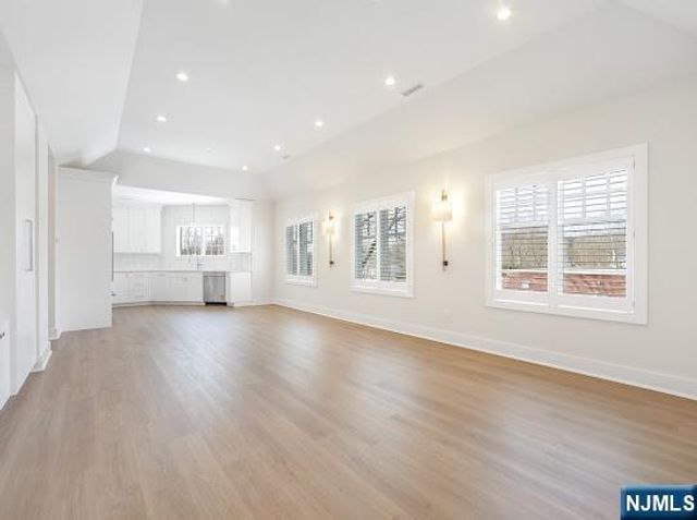 445 Ramapo Valley Road 1, Oakland, NJ 07436