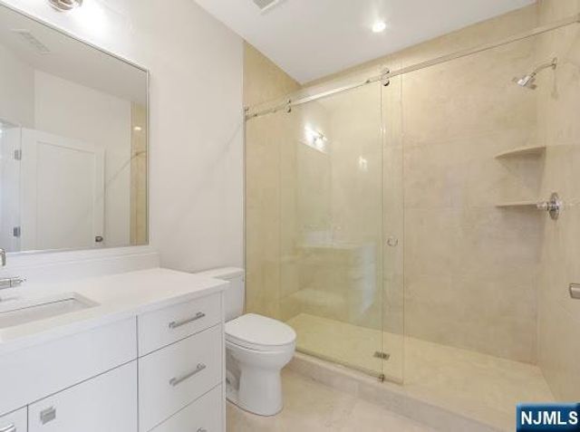 445 Ramapo Valley Road 1, Oakland, NJ 07436