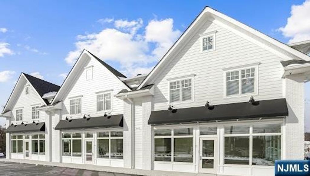 445 Ramapo Valley Road 1, Oakland, NJ 07436