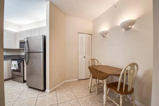 800 Uno Lago Drive 105, Juno Beach, FL 33408