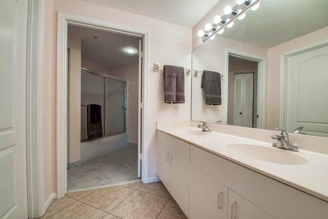 800 Uno Lago Drive 105, Juno Beach, FL 33408