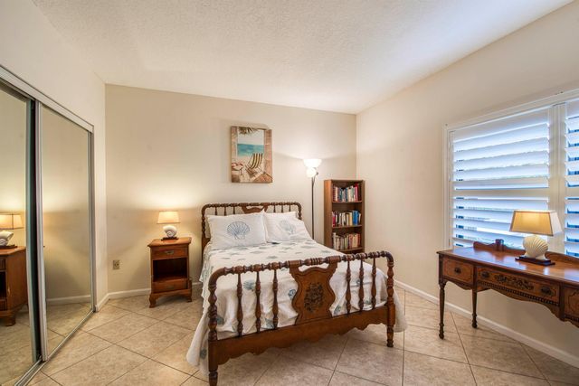 800 Uno Lago Drive 105, Juno Beach, FL 33408