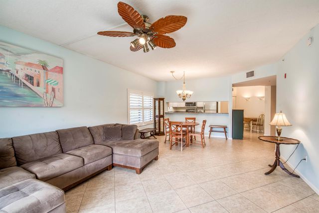 800 Uno Lago Drive 105, Juno Beach, FL 33408