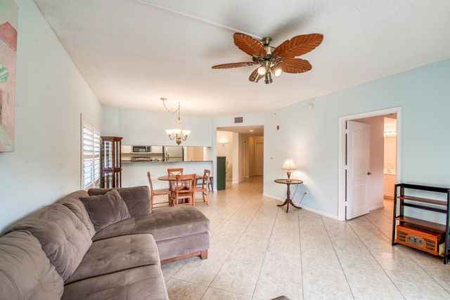 800 Uno Lago Drive 105, Juno Beach, FL 33408