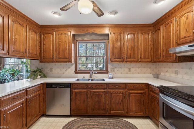 403 Wormley Creek DR, Yorktown, VA 23692