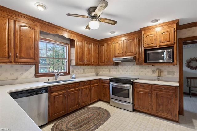 403 Wormley Creek DR, Yorktown, VA 23692