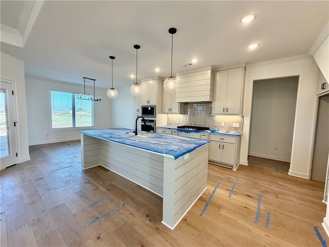 607 Steep Hill Lane, Cave Springs, AR 72718