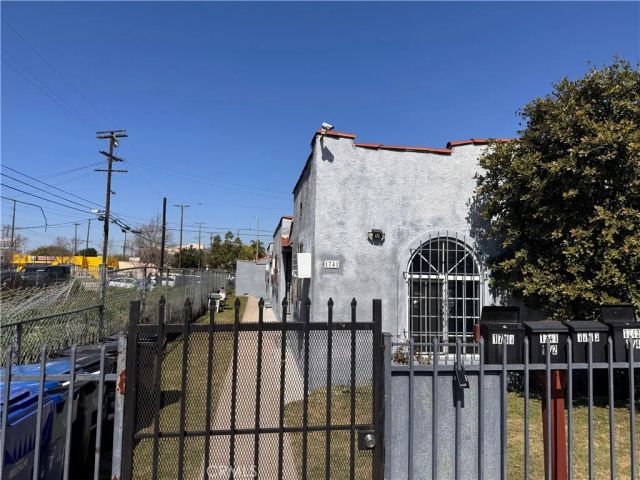 1741 W 64th Street, Los Angeles, CA 90047