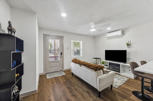 1224 Welch Street 1, Houston, TX 77006