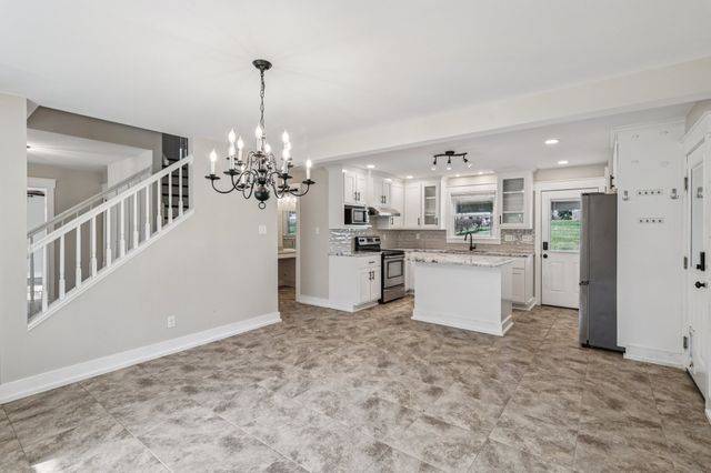 4002 Trotwood Ave, Columbia, TN 38401