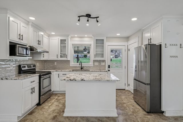 4002 Trotwood Ave, Columbia, TN 38401