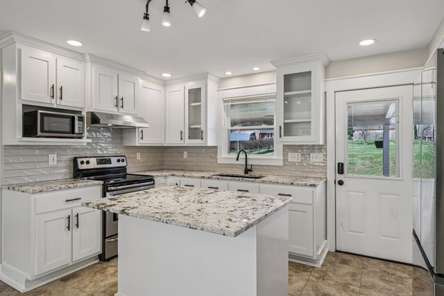 4002 Trotwood Ave, Columbia, TN 38401